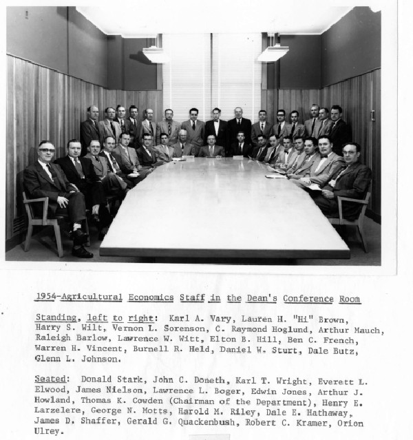 Faculty_photo_1954_cowden_chair_v1