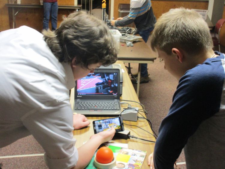 Granite Winowiecki helping a youth participant at the 2016 Robotics 4-H Workshop. All photos: Jan Brinn, MSU Extension.