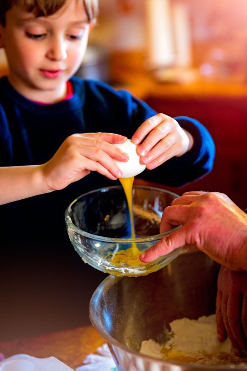 When children help you out in the kitchen, give them quick and easy jobs to keep their attention.