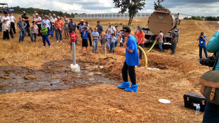 evin Erb, Conservation Professional Training Coordinator with University of Wisconsin-Extension, leading the Live Action Manure Spill Response demonstration at the 2015 North American Manure Expo in Chambersburg, Pennsylvania.