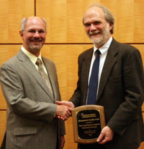 Phil Robertson (right) accepts the 2010 AIBS Distinguished Scientist Award on behalf of the LTER Network from AIBS President Jos