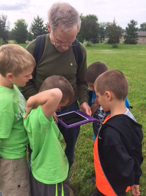 Tech Wizards mentors and mentees use Midwest Invasive Species Information Network app to identify invasive plant species. Photo: Bay County 4-H