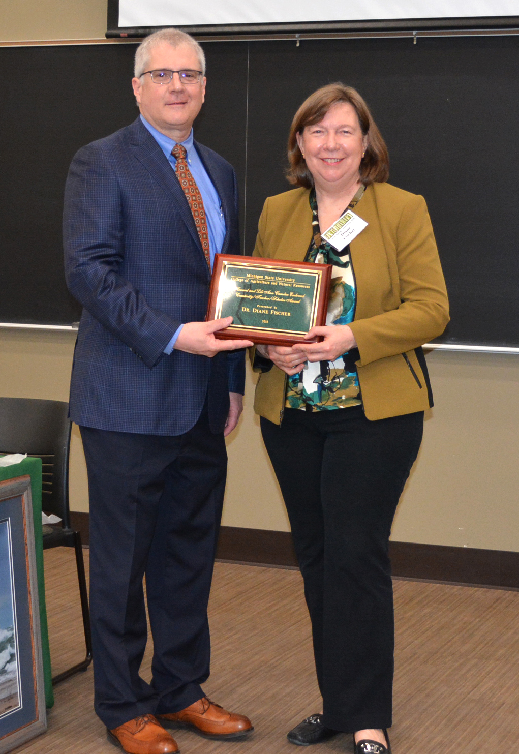 CANR faculty member Diane Fischer received the Camden award from Dean Ron Hendrick in 2018.