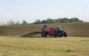 Using the Michigan EnviroImpact Tool when applying manure: environment and economics