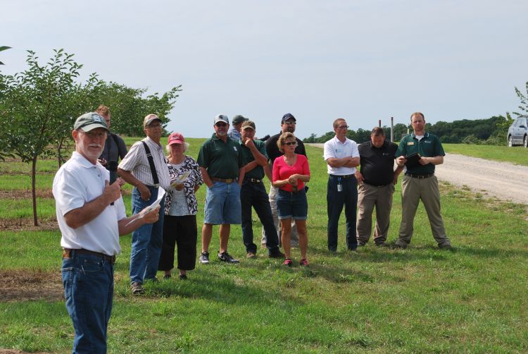 MSU AgBioResearch scientist talks with field day guests.