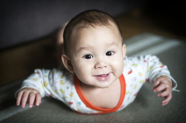 Schedule tummy time to help your baby's head, neck and shoulder muscles develop. Photo credit: Pixabay.