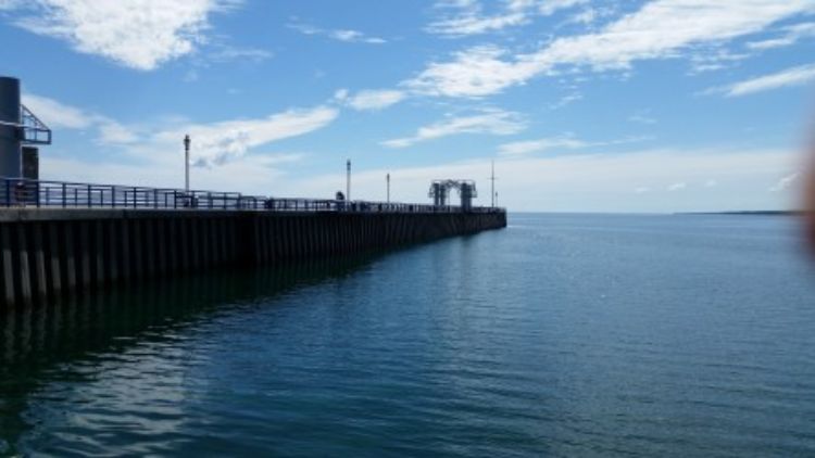 Great Lakes breakwall that accounts for many swimming accidents | Ron Kinnunen, Michigan Sea Grant