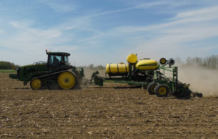 Planting soybeans under ideal conditions