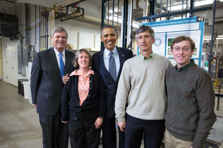 Secretary of Agriculture and President Obama being briefed by Dr. Dave Douches.