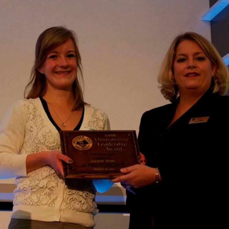 Lauren Tuski receives the CANR Outstanding Leadership award from Jill Cords of CANR career services