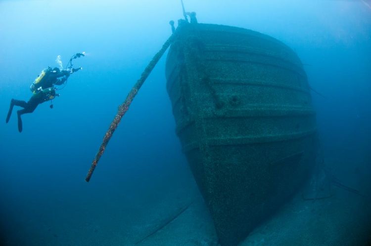 A NOAA diver documents the bow of the wooden freighter Florida. Photo: NOAA/Thunder Bay Marine Sanctuary