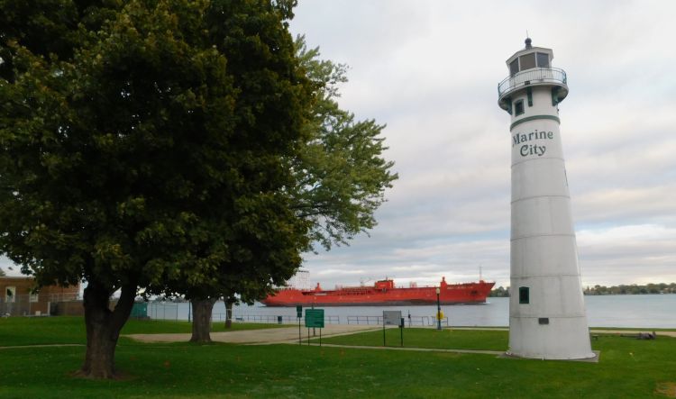 Marine City lighthouse. Vanderstoep (2018)