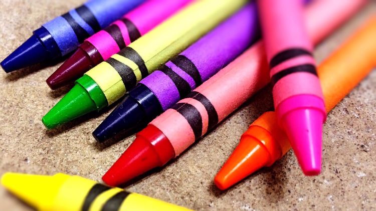 Follow these suggestions to help your child through the process of learning colors.  Photo credit: Pixabay.