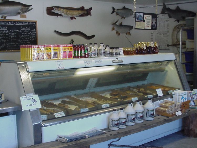 A Michigan commercial fish retail operation sells locally produced Great Lakes fish. Photo: Ron Kinnunen | Michigan Sea Grant