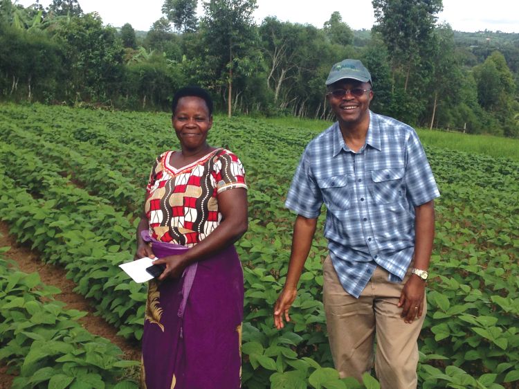 Phinehas Tukamuhabwa (right) in a soybean field