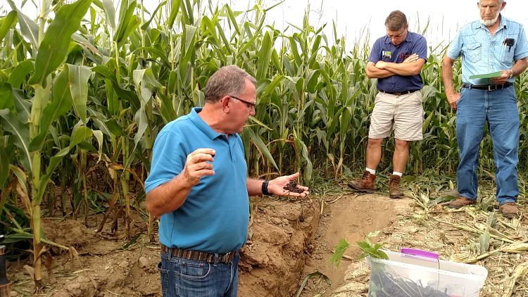 Soil health was an important topic discussed by David Lamm, team leader for NRCS’s National Soil Health and Sustainability Team, at the 2016 Hillsdale County Nutrient Management Field Day event. | Photo by: Shelby Burlew, MSU Extension