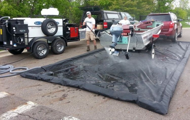 DEQ portable boat wash station. Photo credit: Jo Latimore