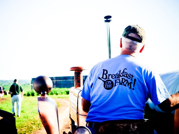 Breakfast on the Farm volunteer.