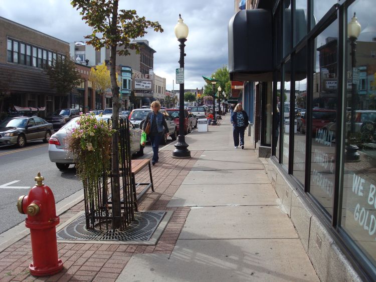 Walkability and parking in downtown Marquette, Michigan. Photo credit: Brad Neumann l MSU Extension