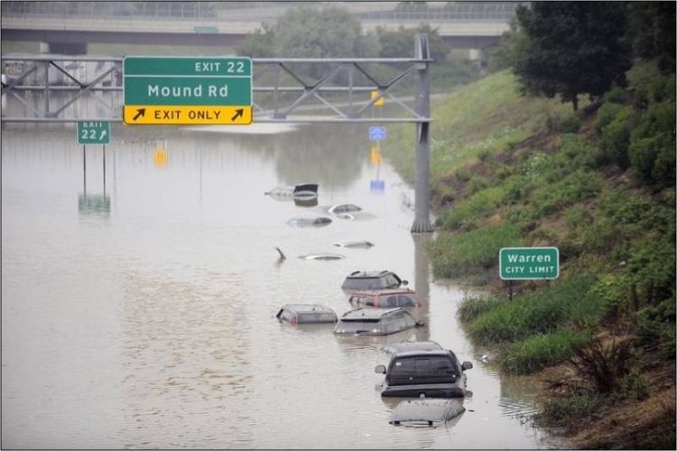 In August, 2014, I-696 had dangerous flooding due to a massive rain storm. Green infrastructure practices could have reduced flood impacts. Photo credit: AP Photo/Detroit News, David Coates
