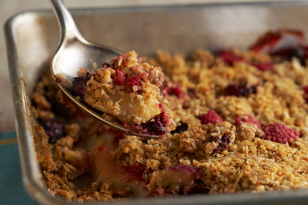 Maple banana berry crumble