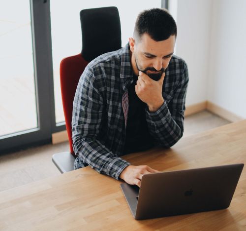 Man using a laptop computer