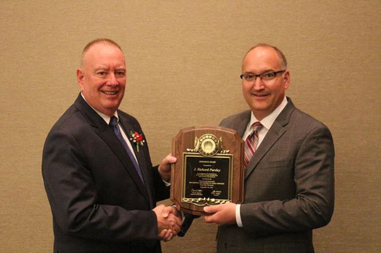 Dr. J. Richard Pursley receiving the 2018 NAAB Research Award from NAAB Board Chairman, Chuck Sattler.