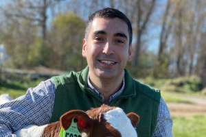 MSU veterinarian awarded for outstanding dairy research