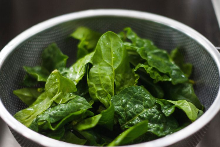 Spinach in a colander.