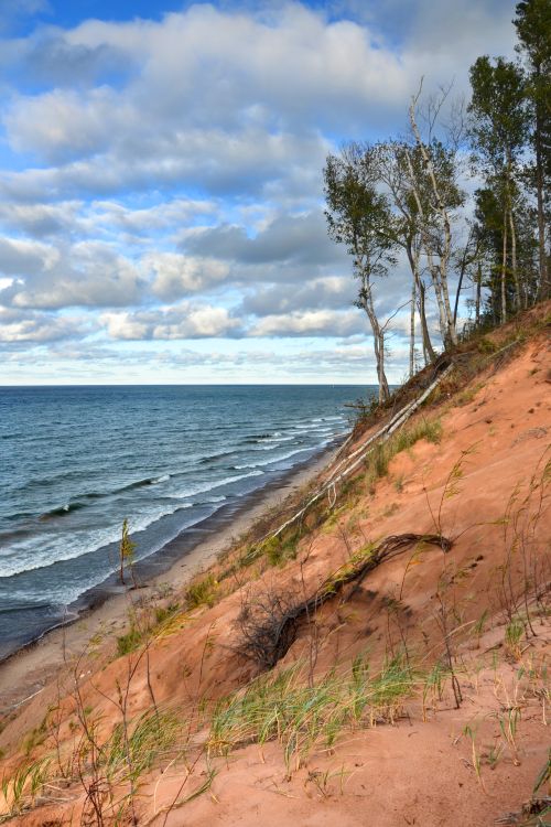 The National Park’s Au Sable Dunes is an area being impacted from erosion due to near record high Lake Superior water levels. In 2017 a popular overlook and trail was temporarily shut down due to severe erosion. Photo: Todd Marsee, Michigan Sea Grant
