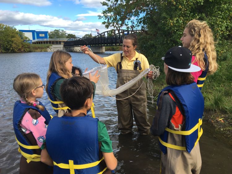 Meaghan Gass works with students from Ella White Elementary School in Alpena, Mich. Gass will join Michigan Sea Grant as its Saginaw Bay region educator. Courtesy photo.