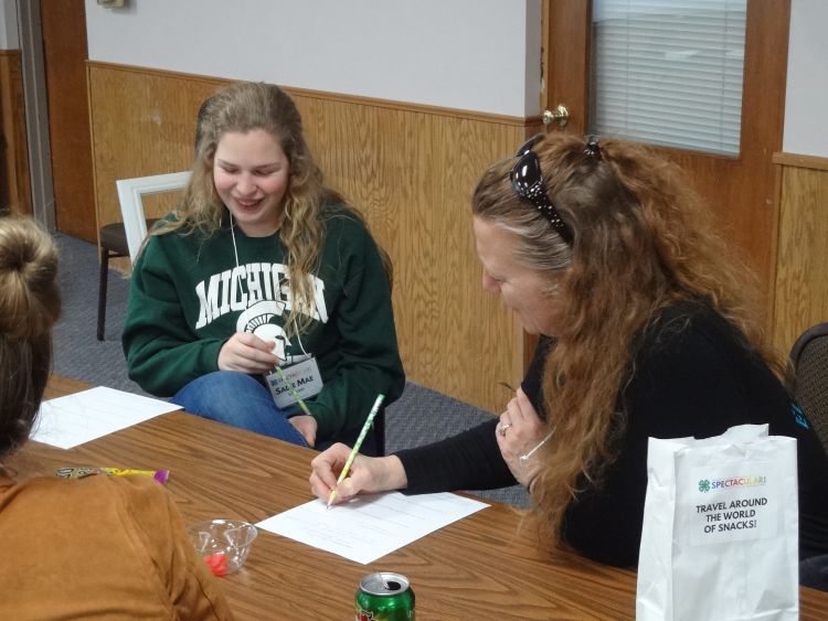 Participants in the 2018 4-H Youth Leadership and Global Citizenship Spectacular interview each other to learn about culture. Photo by Jan Brinn, MSU Extension. 
