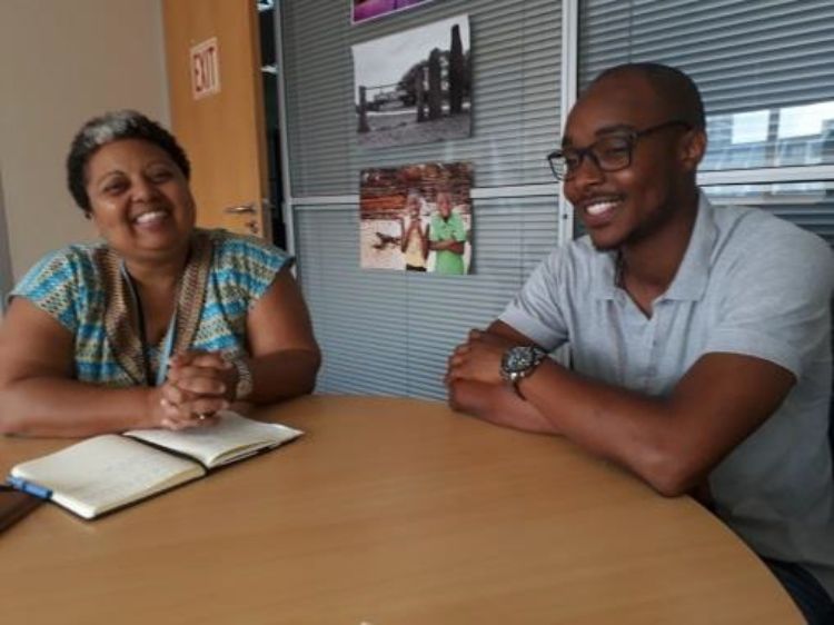 Edvaldo Paulo (right) sharing his Brazilian experiences with Paula Pimentel