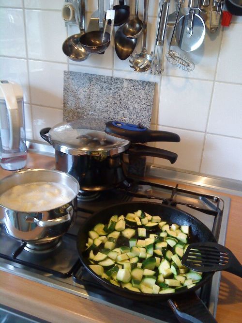 Pressure cookers versus pressure canners Food Preservation
