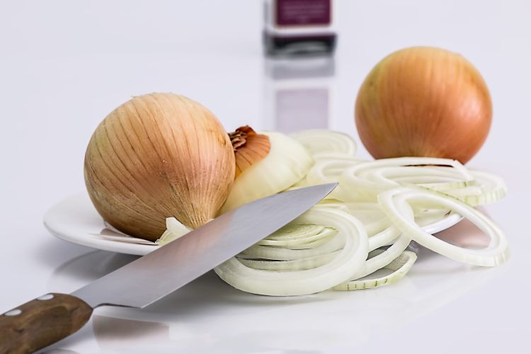 Slicing onions