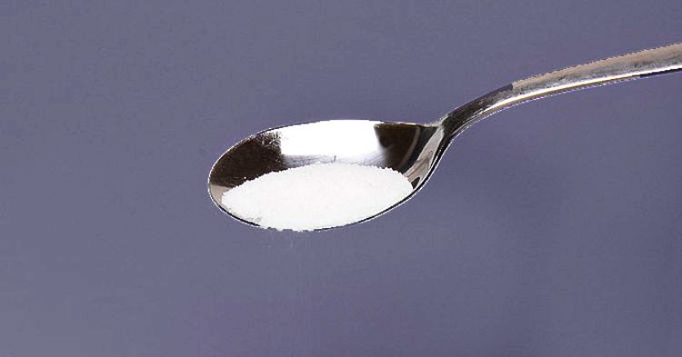 Spoon of sugar. Photo via Creative Commons license via Wikimedia user APN MJM