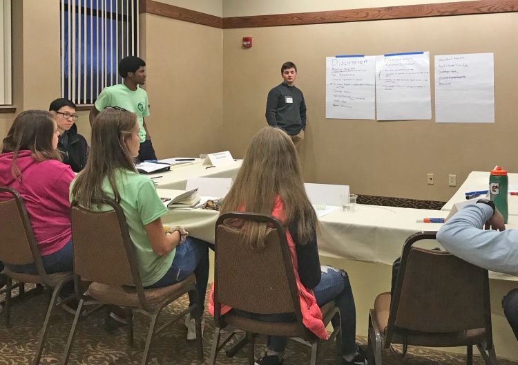4-H Capitol Experience participants working in issue groups