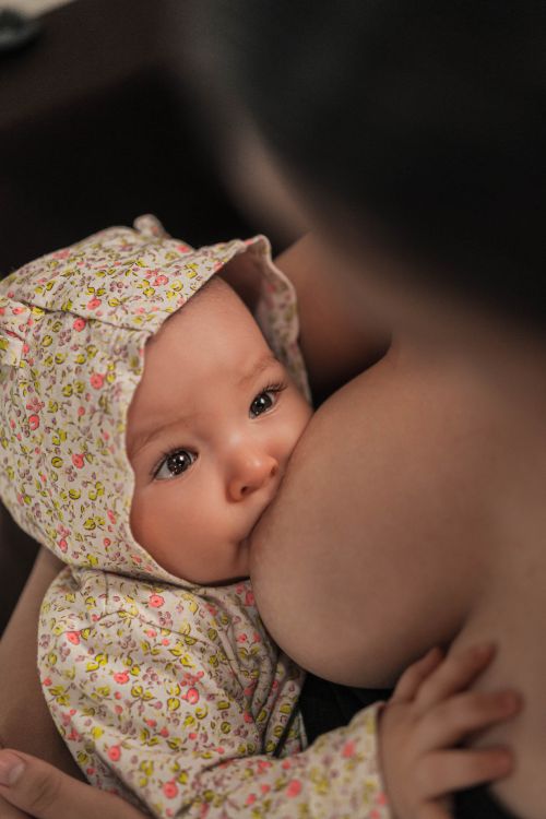 CREATING A COZY BREASTFEEDING STATION - Healthy Little Mama