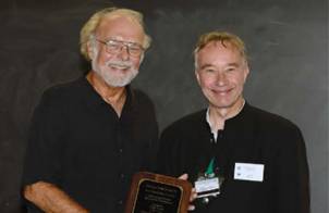 Jon Burley presents Alumnus Roger Trancik with the 2016 Distinguished Alumni Award.