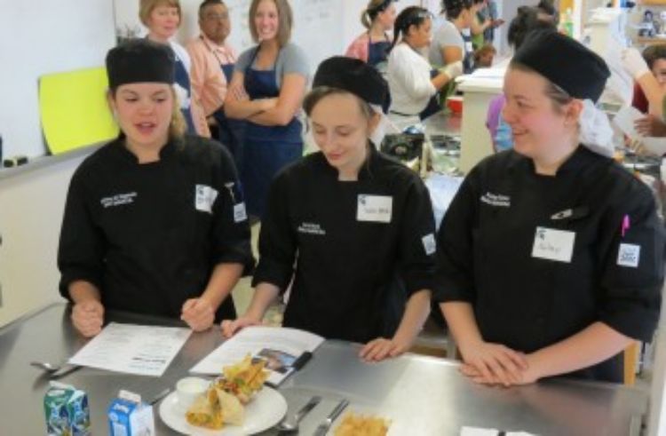 From left: Brittany Dagenais, Sara Beck, and Kelsey Eaton present their winning recipe.