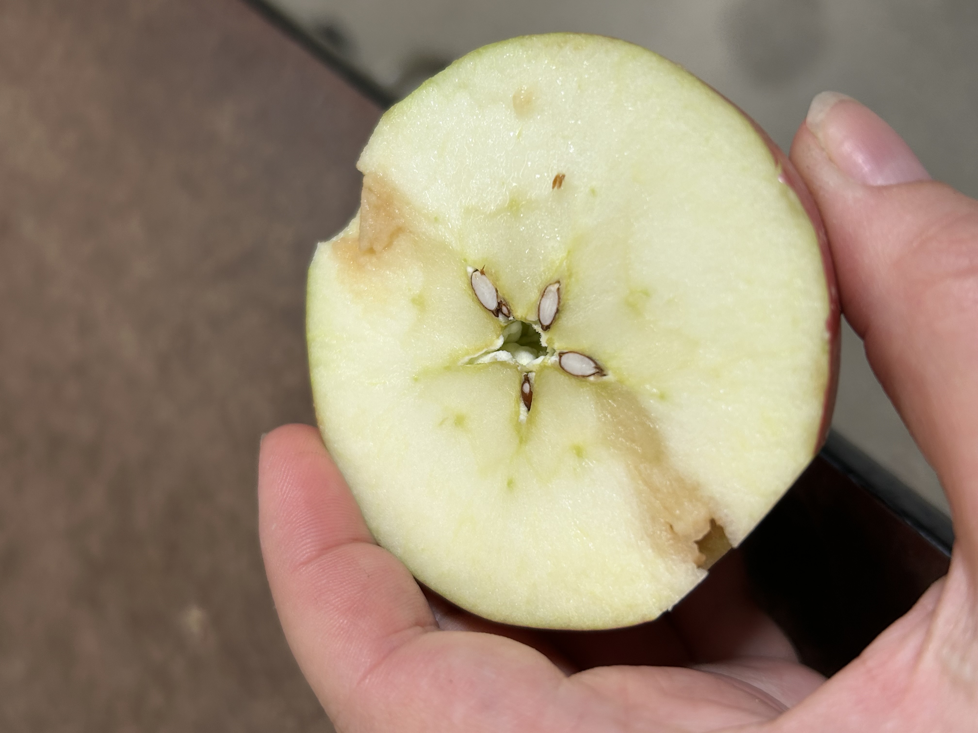 Apple with white callus 