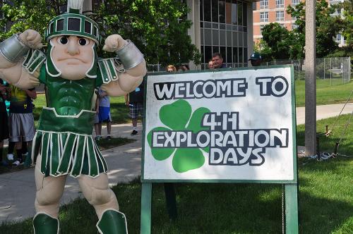 ED_Sparty_w_Welcome_Sign