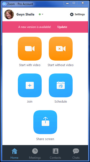 Zoom application displaying a notice that a new version is available.
