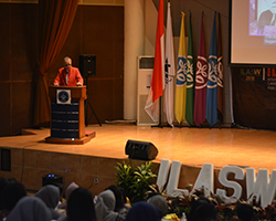 Jon Burley lecturing in the auditorium during the public lecture.