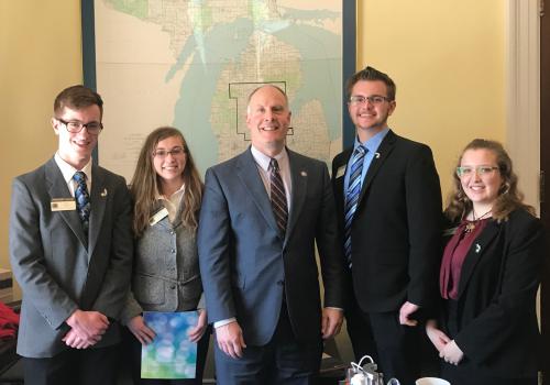 4-H members with John Moolenaar