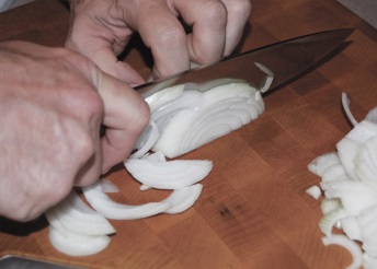 SLICING A ONION