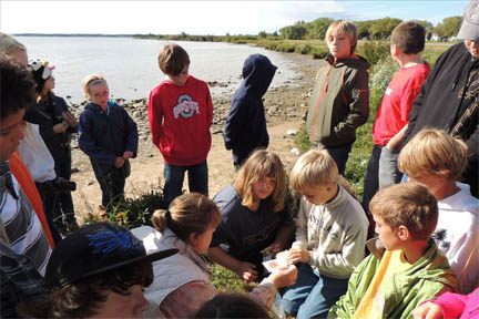 Thunder Bay Jr High students collecting samples.