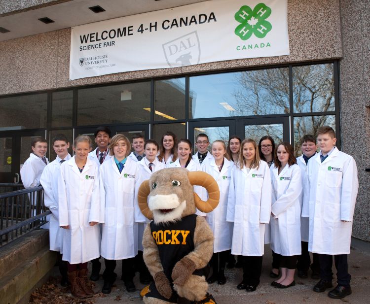 4-H Canada members